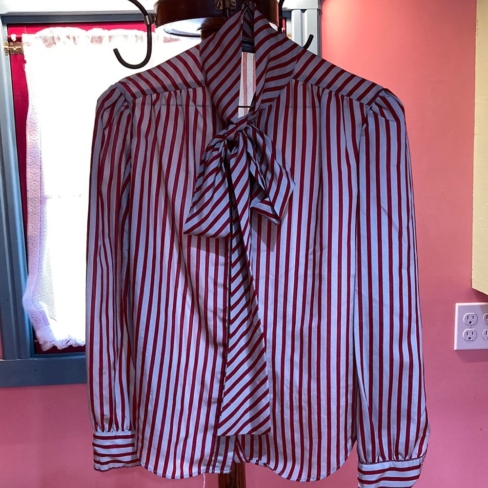 Villager Petites Size 8 Red Stripes on Cream Dress Blouse, Polyester, high neck.